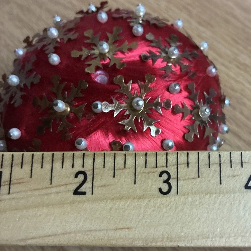 Vintage Push Pin‎ Ornament Red Gold Snowflake Beaded Pearl  Oval 3.5x2.5